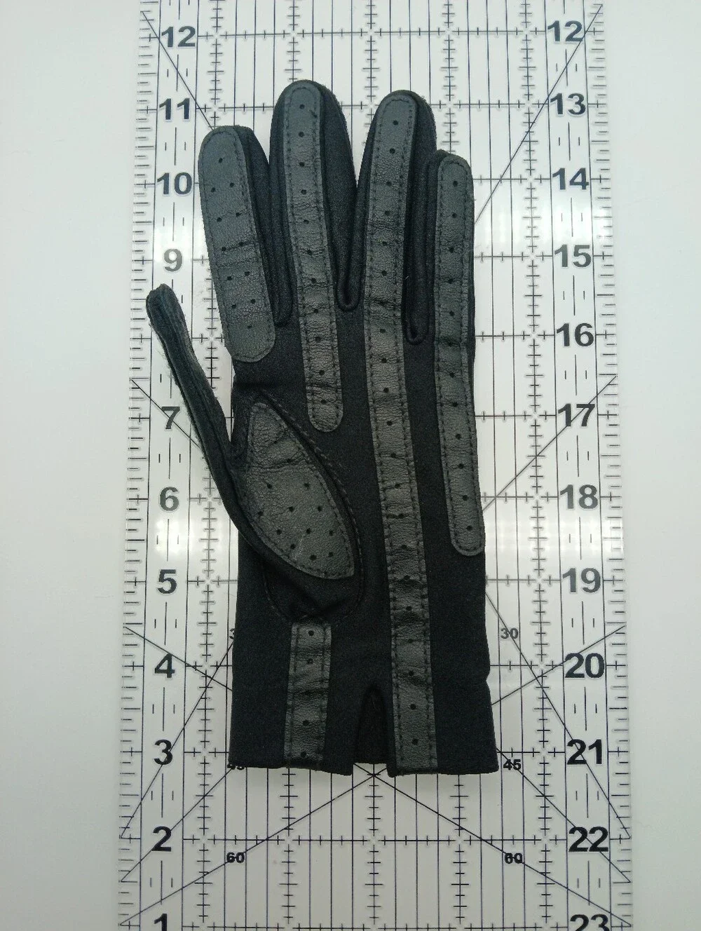 Isotoner Black Stretch Grip Riding/driving Gloves (Left Glove Only)